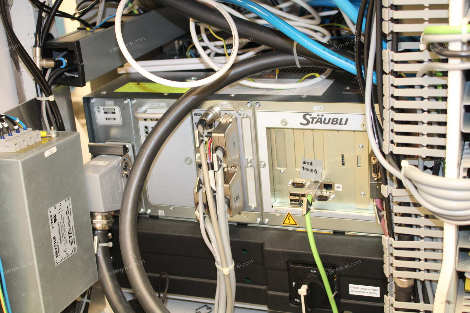 Bontott szerelő munkahely TS 80-as Stäubli robottal 16