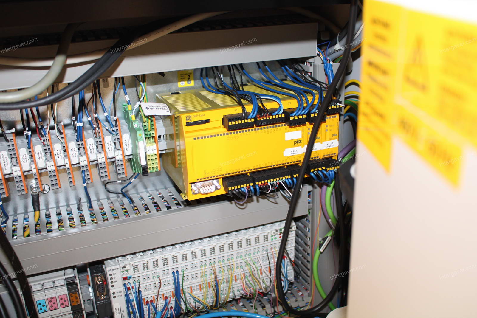 Bontott szerelő munkahely 16