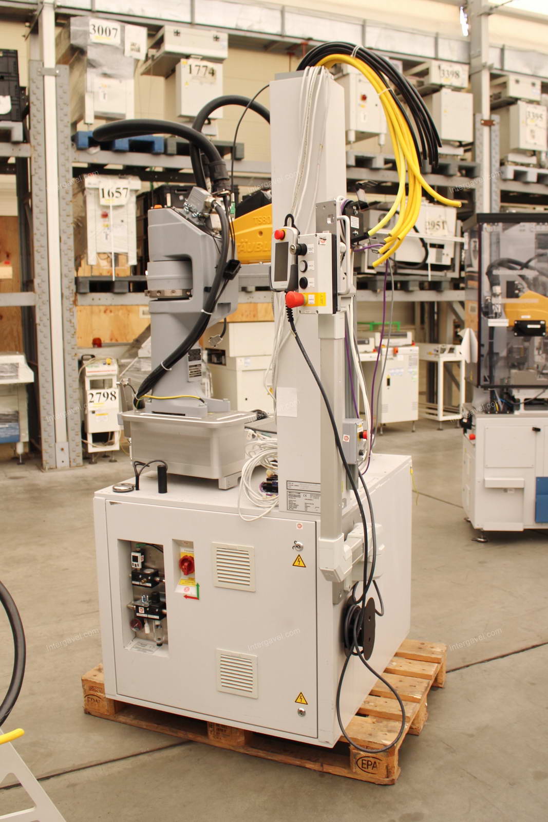 Bontott szerelő munkahely TS 80-as Stäubli robottal 7