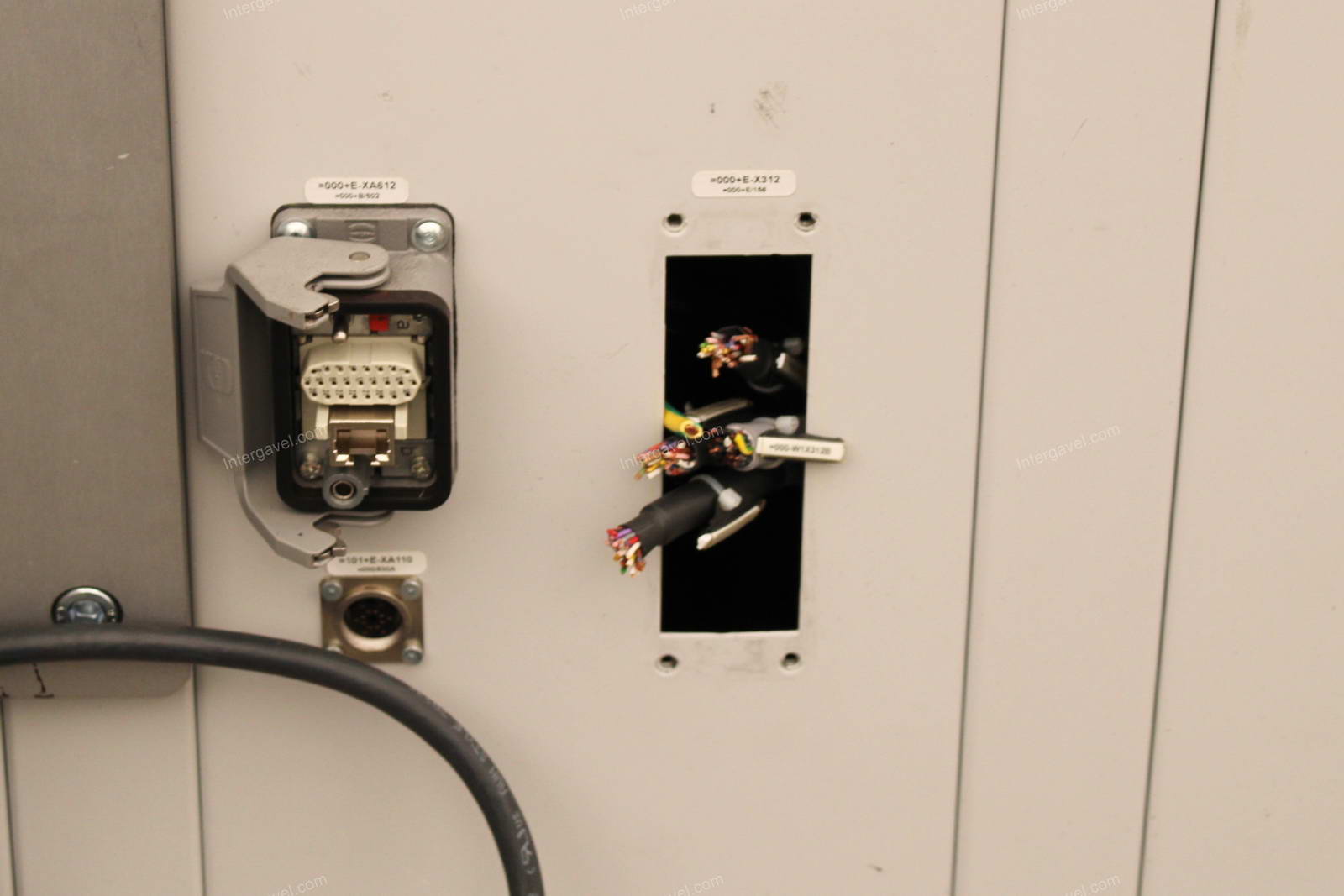 Bontott szerelő munkahely TS 80-as Stäubli robottal 10