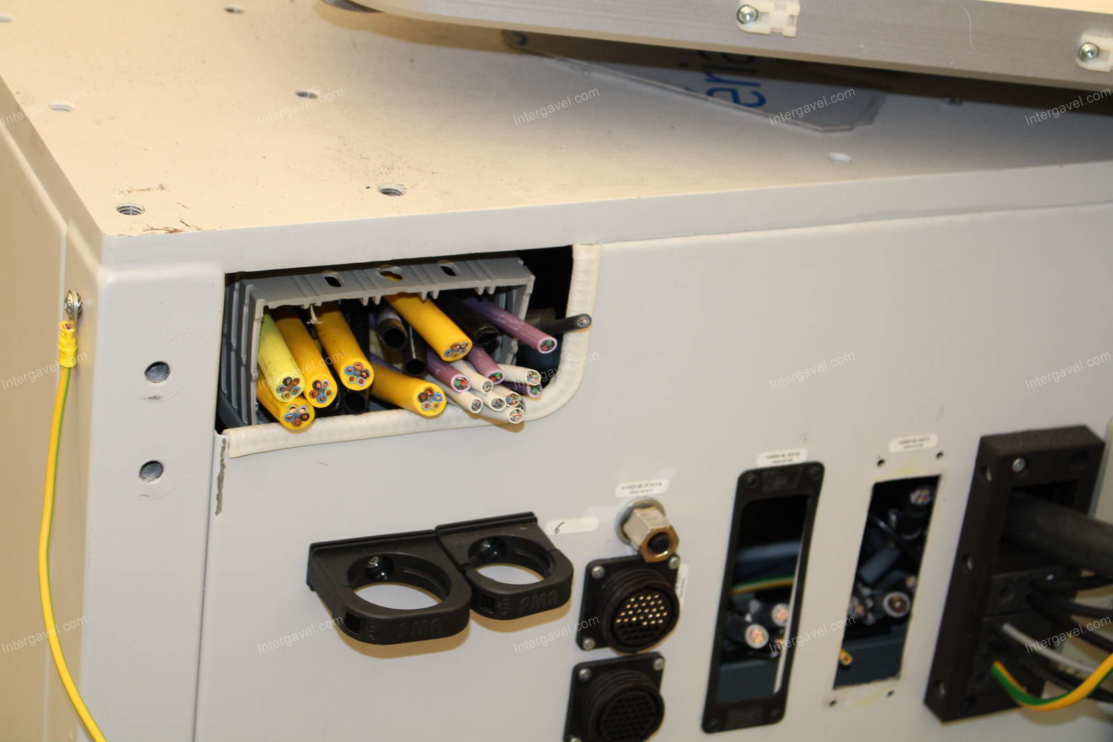 Bontott szerelő munkahely TS 80-as Stäubli robottal 11