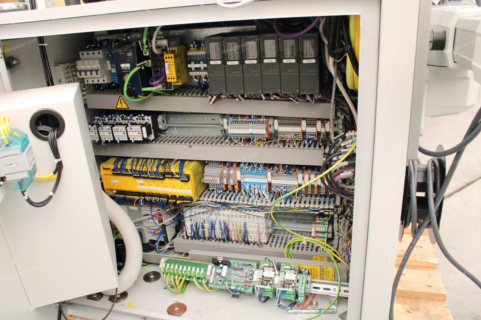 Bontott szerelő munkahely TS 80-as Stäubli robottal 17