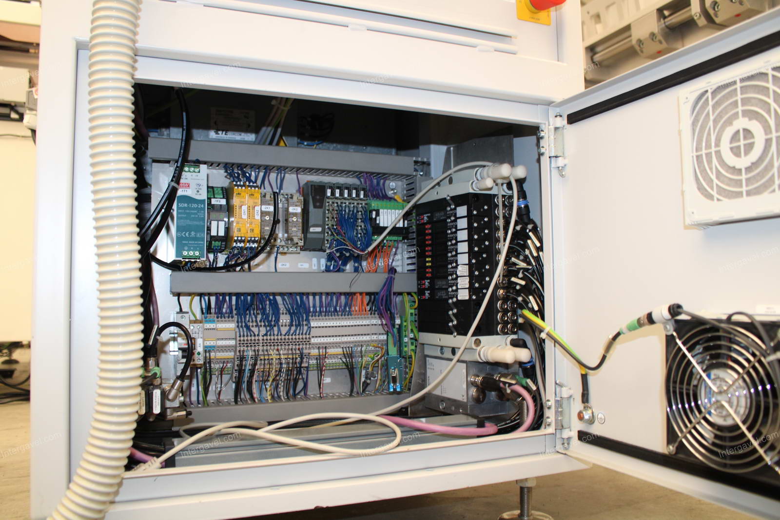 Bontott szerelő munkahely 18