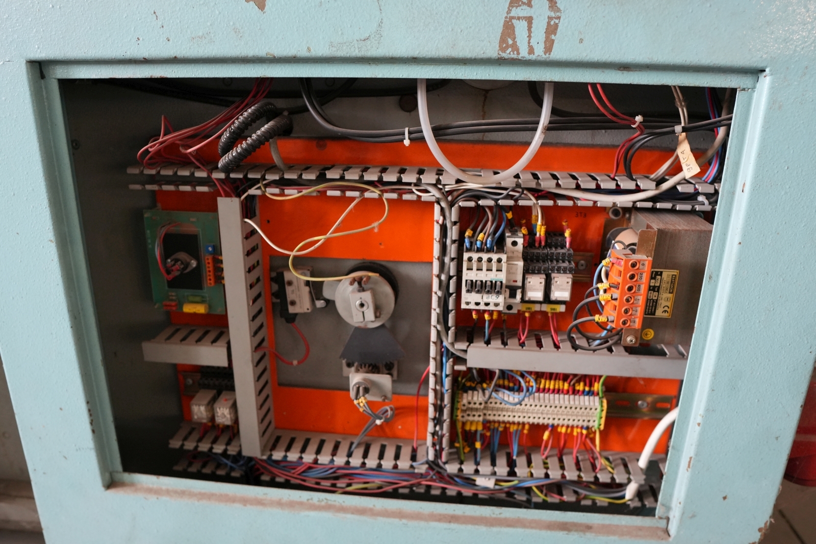 Konfekcionáló gép 8