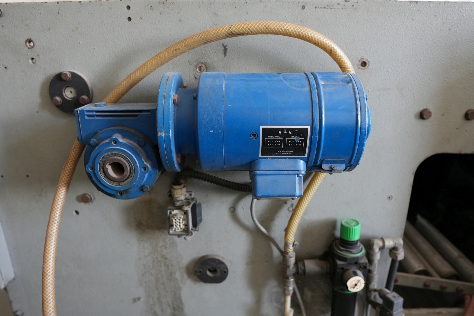 Konfekcionáló gép 9