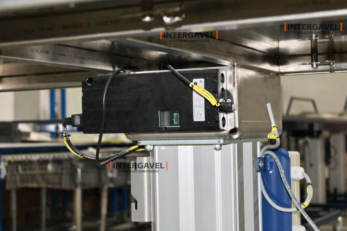 Alkatrész tároló, szerelő asztal 9