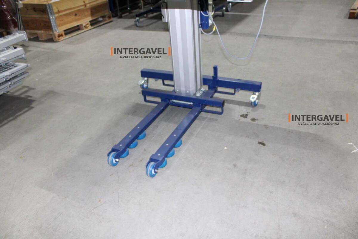 Alkatrész tároló, szerelő asztal 11