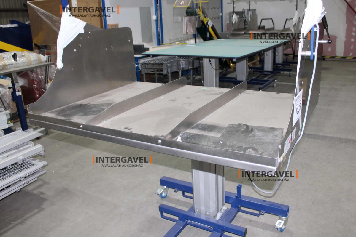 Alkatrész tároló, szerelő asztal 12