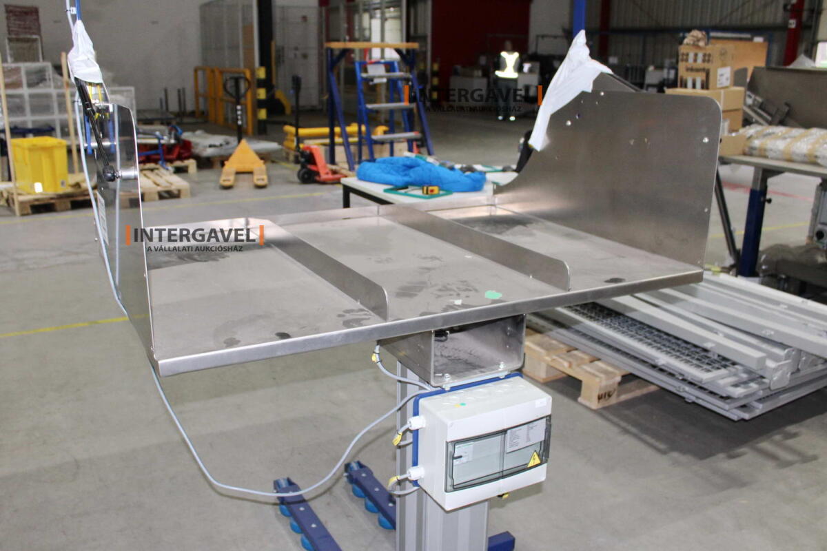 Alkatrész tároló, szerelő asztal 13