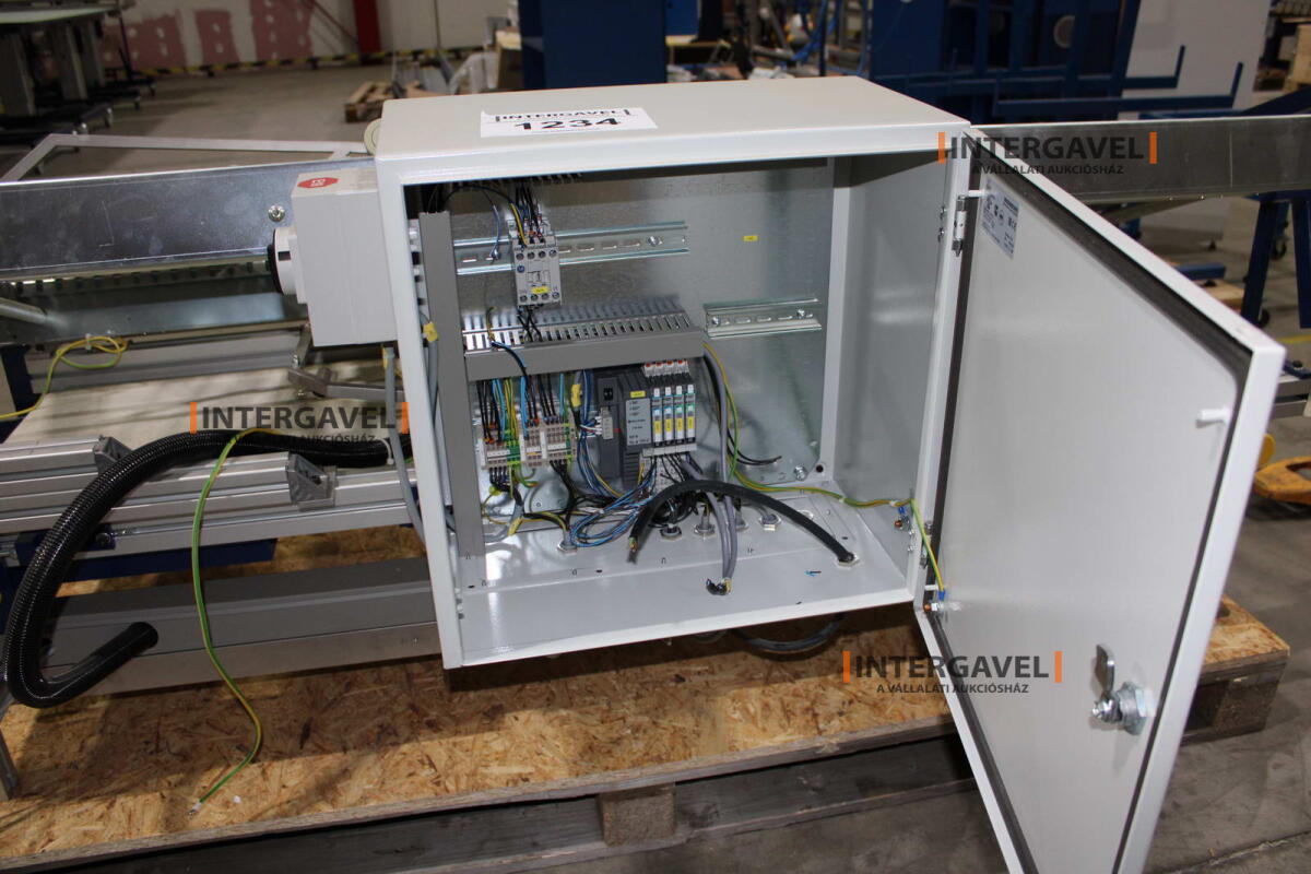 Szállító szalag és görgős pálya 11