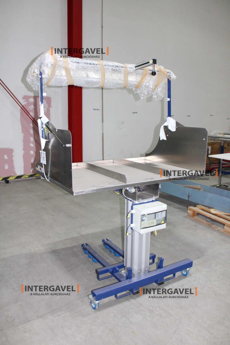 Alkatrész tároló, szerelő asztal