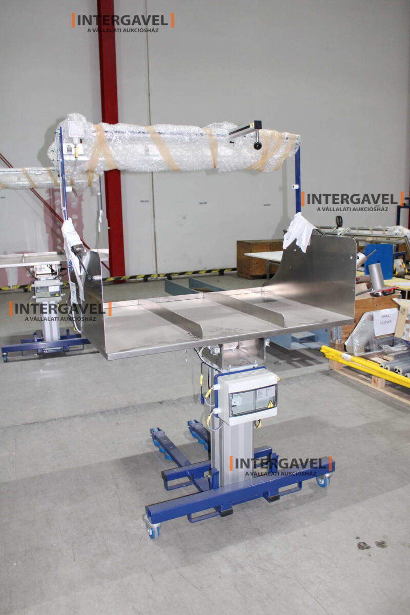 Alkatrész tároló, szerelő asztal