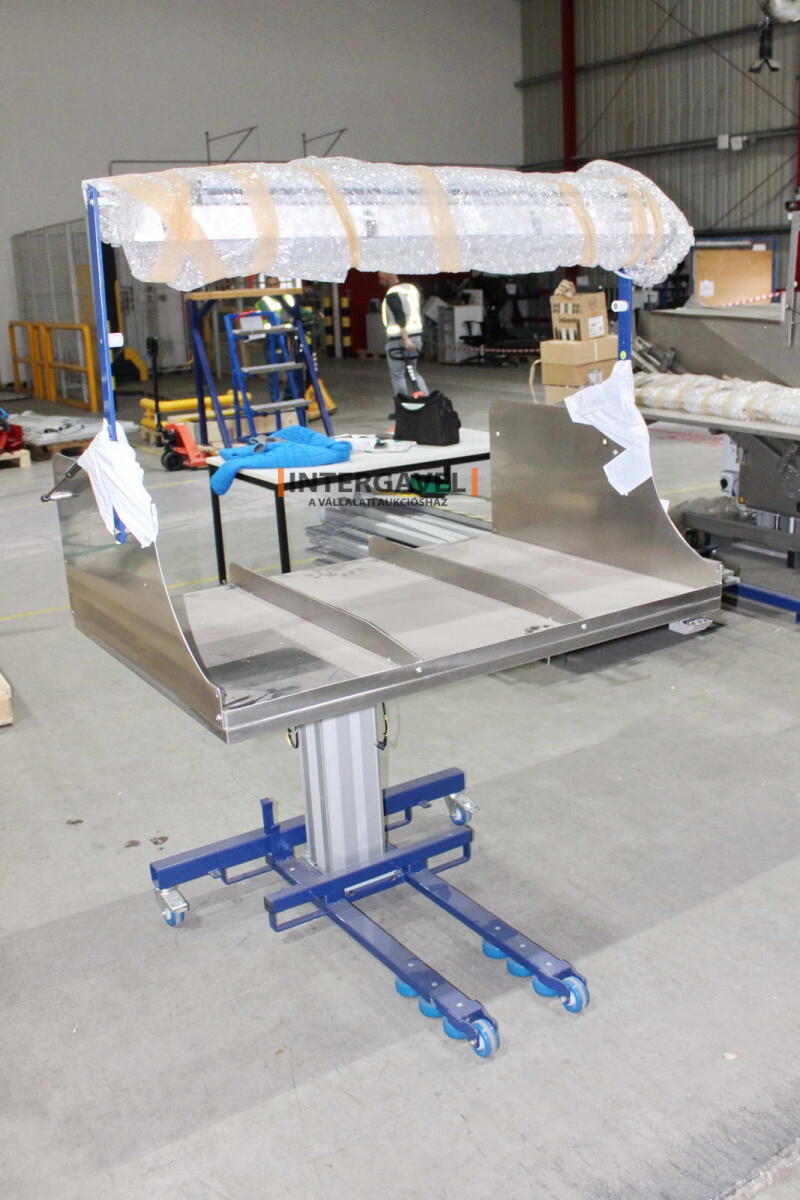 Alkatrész tároló, szerelő asztal 3