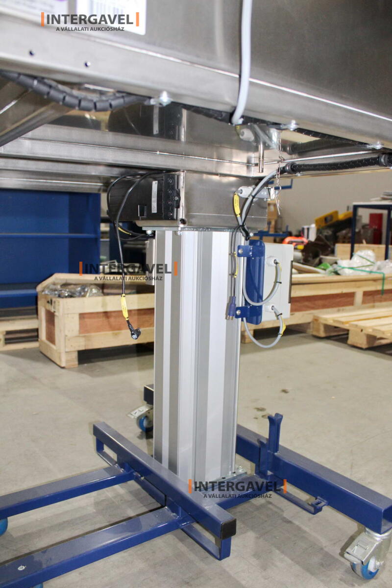 Alkatrész tároló, szerelő asztal 6