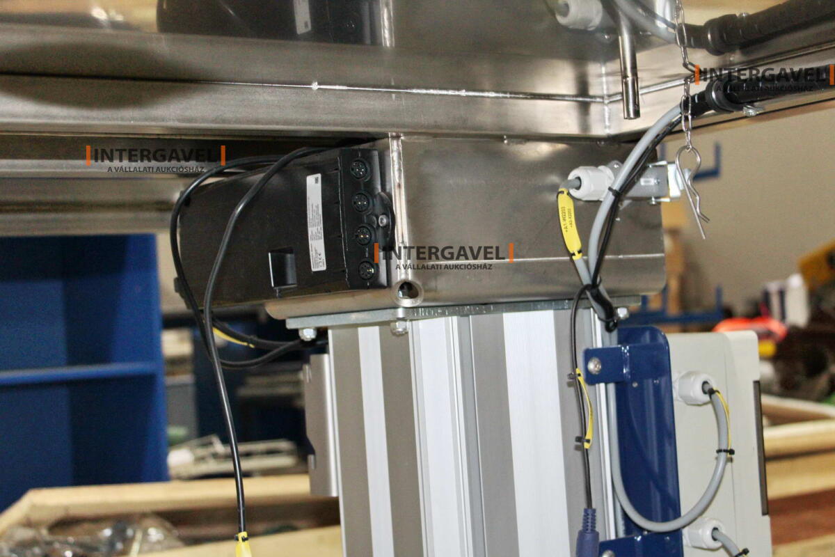 Alkatrész tároló, szerelő asztal 7