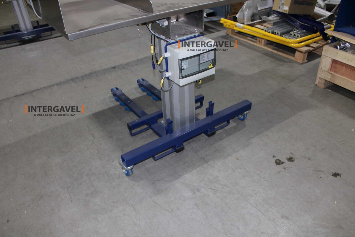 Alkatrész tároló, szerelő asztal 13