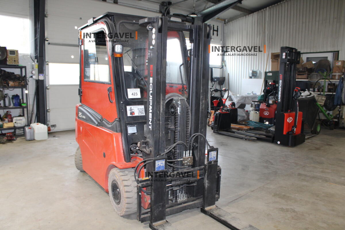 Homlokvillás targonca (elektromos)