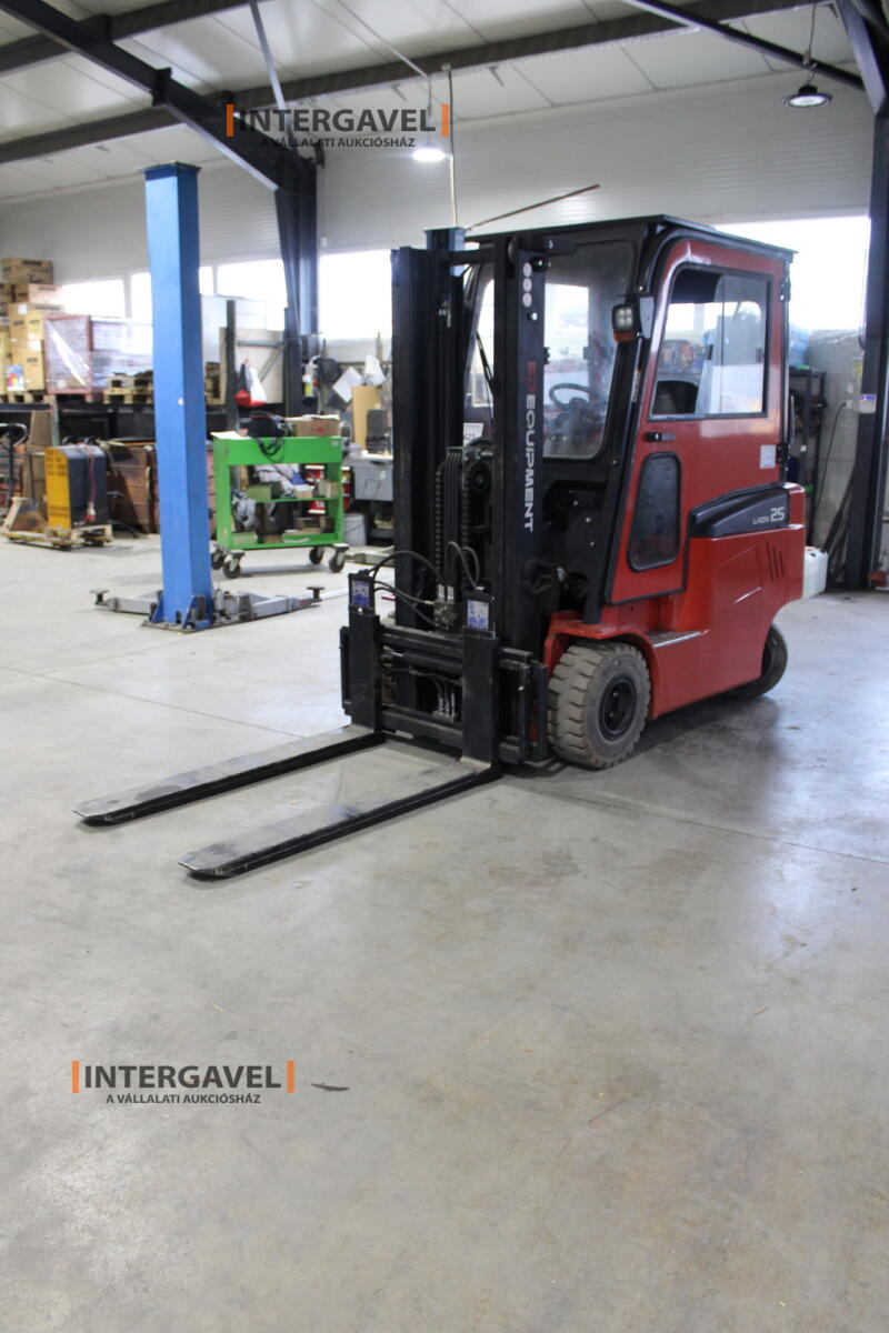 Homlokvillás targonca (elektromos) 7