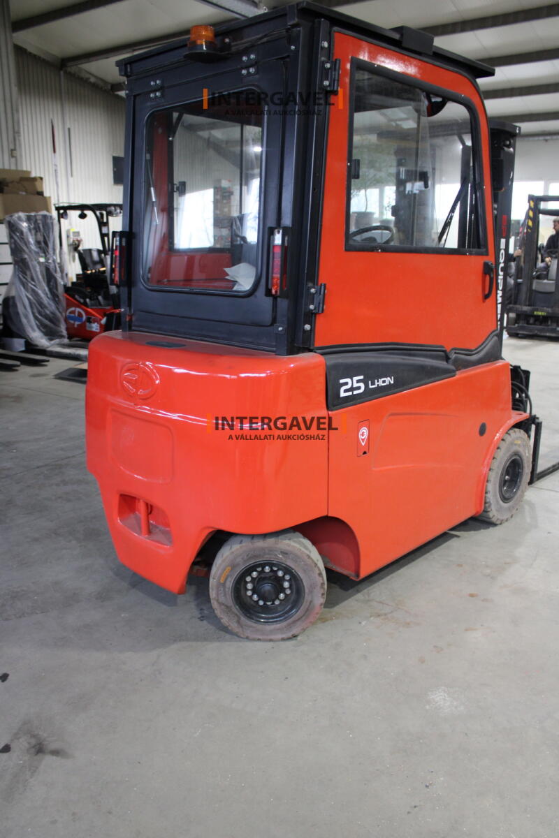 Homlokvillás targonca (elektromos) 9