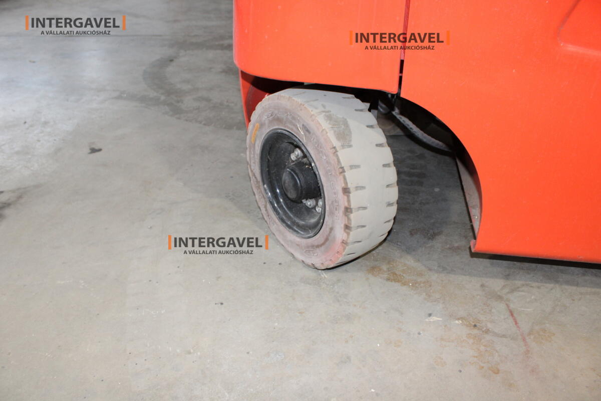 Homlokvillás targonca (elektromos) 10