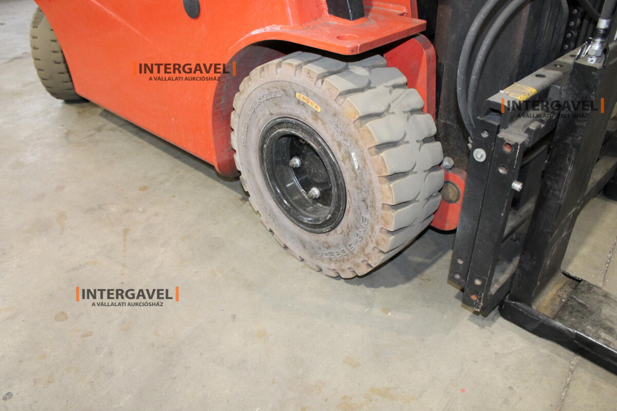 Homlokvillás targonca (elektromos) 13