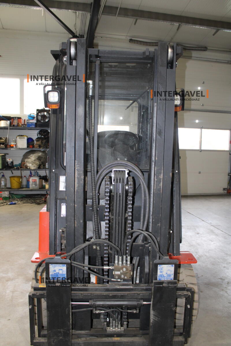 Homlokvillás targonca (elektromos) 15