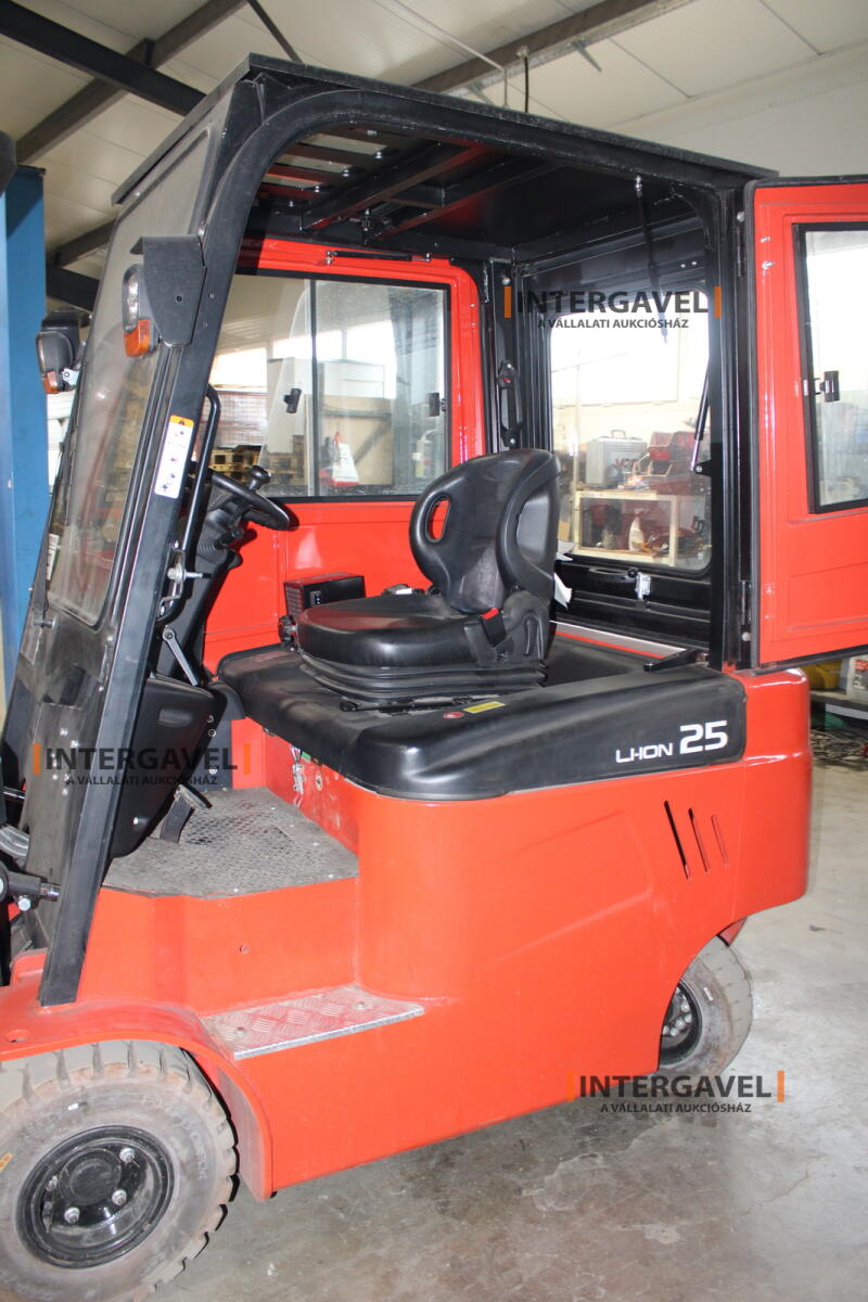 Homlokvillás targonca (elektromos) 18