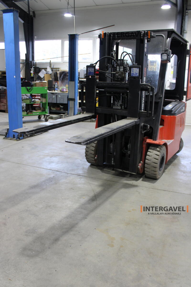 Homlokvillás targonca (elektromos) 20