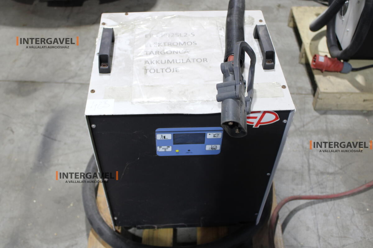 Homlokvillás targonca (elektromos) 23