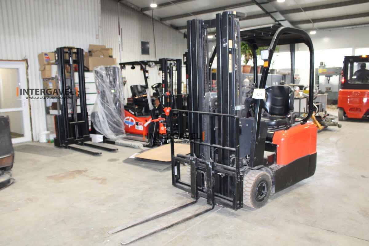 Homlokvillás targonca (elektromos) 4