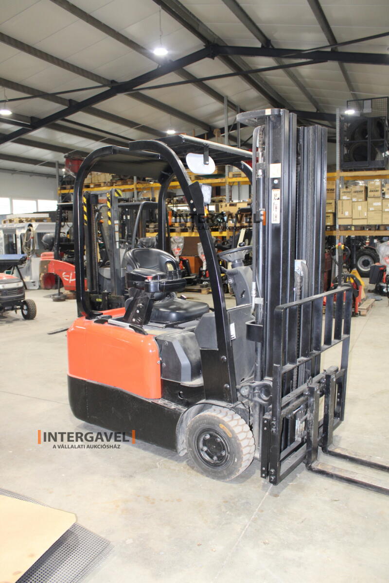 Homlokvillás targonca (elektromos) 5