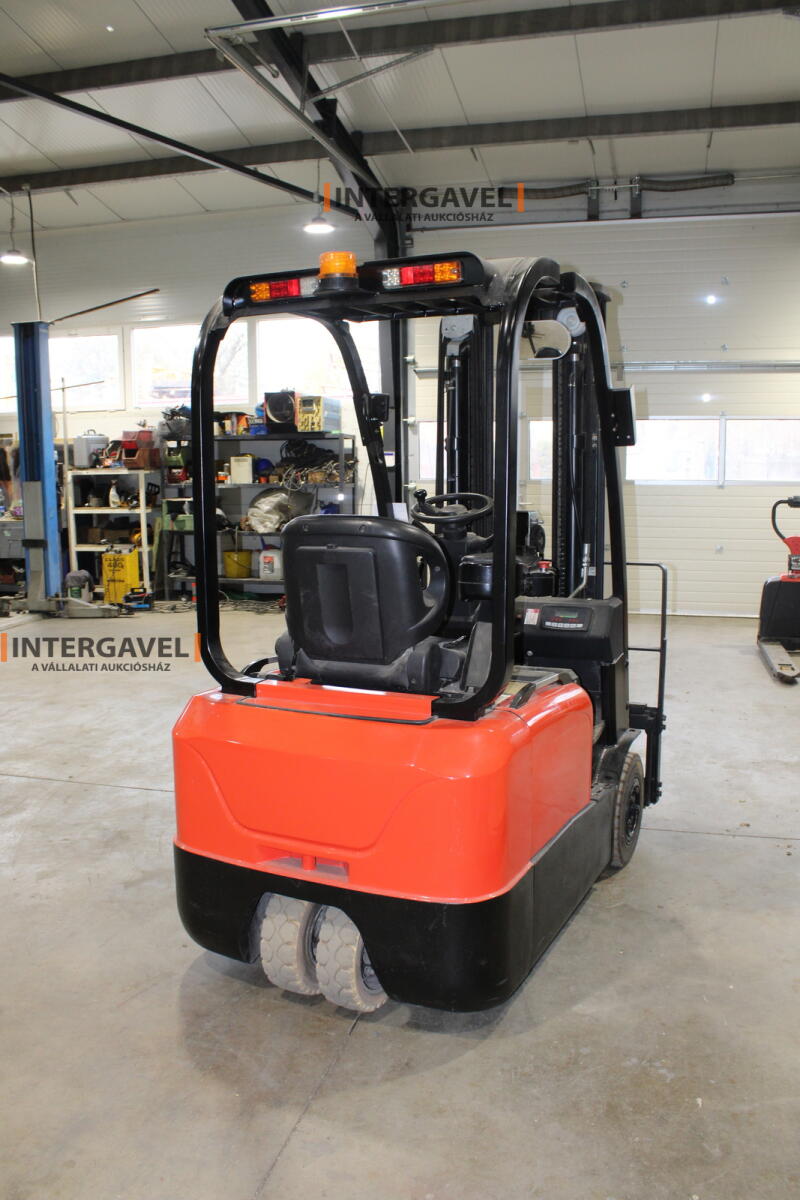 Homlokvillás targonca (elektromos) 10