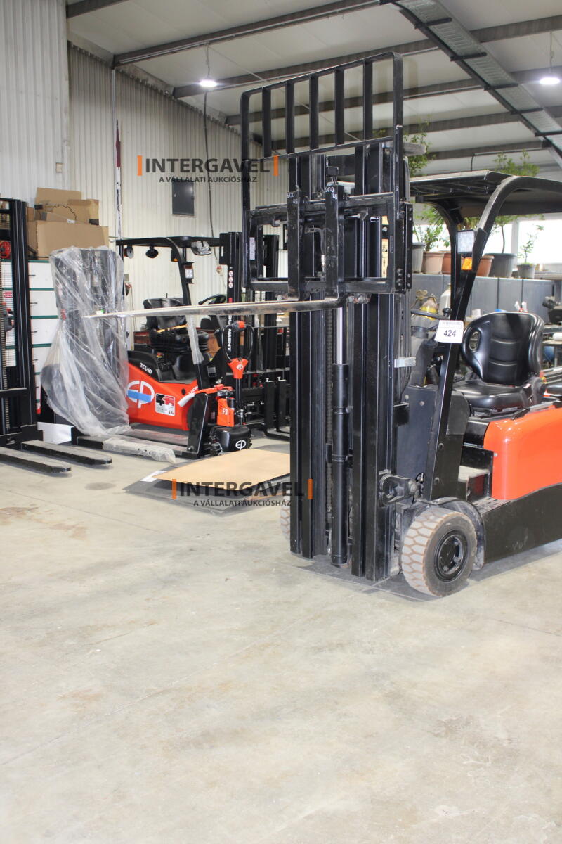 Homlokvillás targonca (elektromos) 12