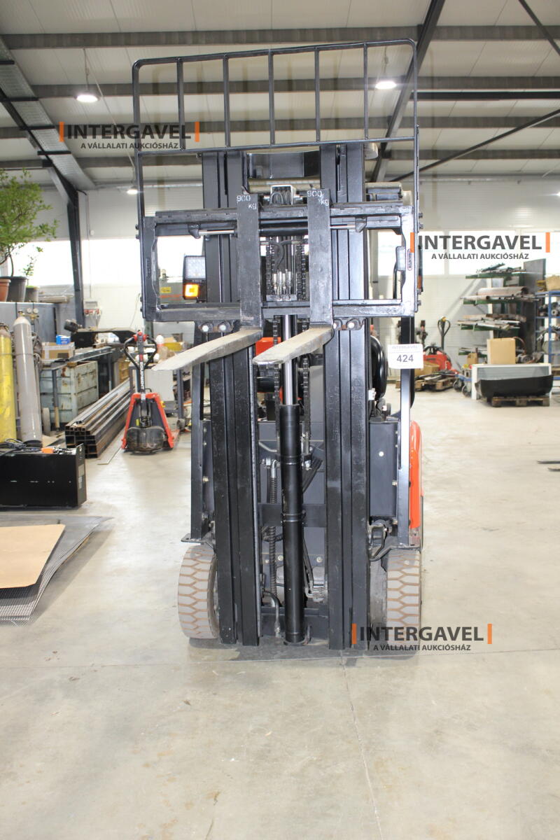 Homlokvillás targonca (elektromos) 13