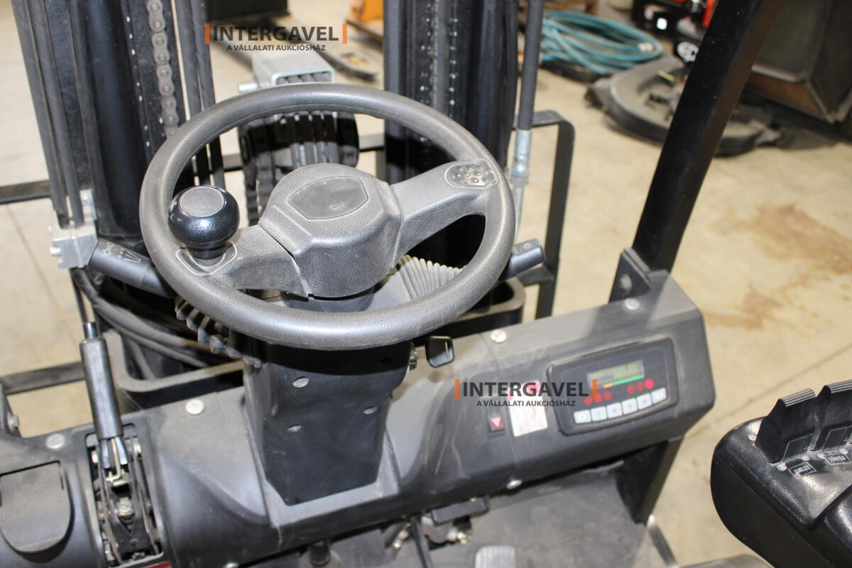 Homlokvillás targonca (elektromos) 14