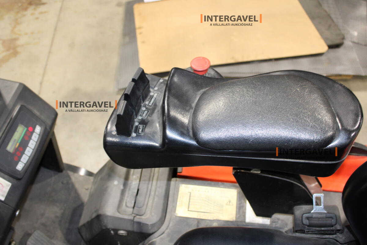 Homlokvillás targonca (elektromos) 15