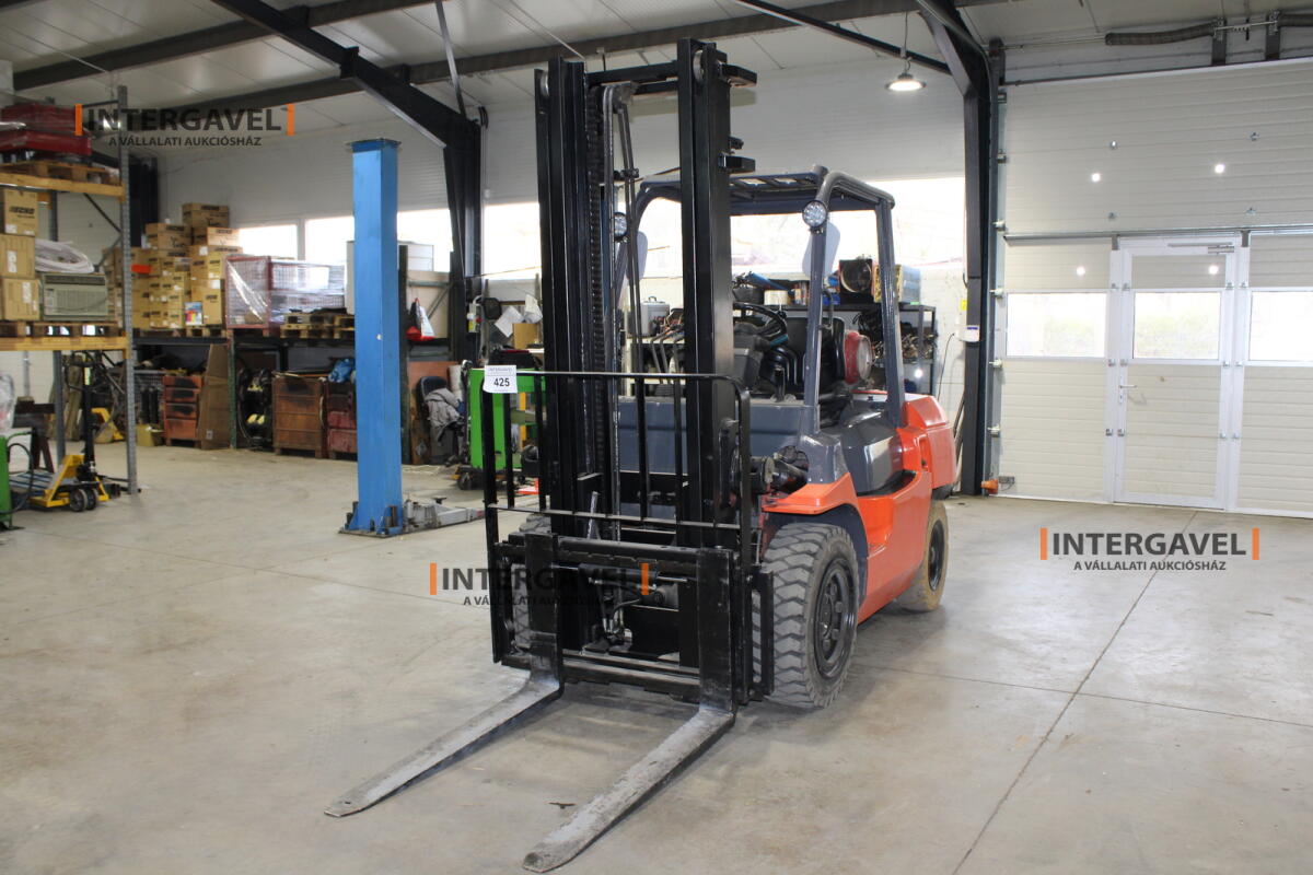 Homlokvillás targonca (gázos)