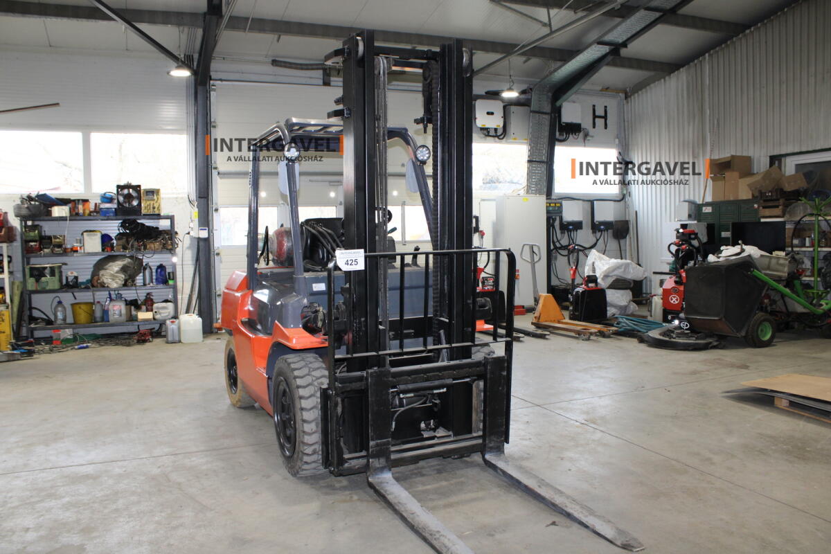 Homlokvillás targonca (gázos) 4