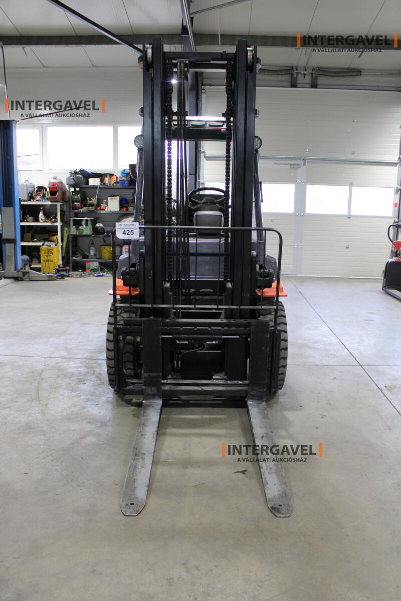 Homlokvillás targonca (gázos) 5