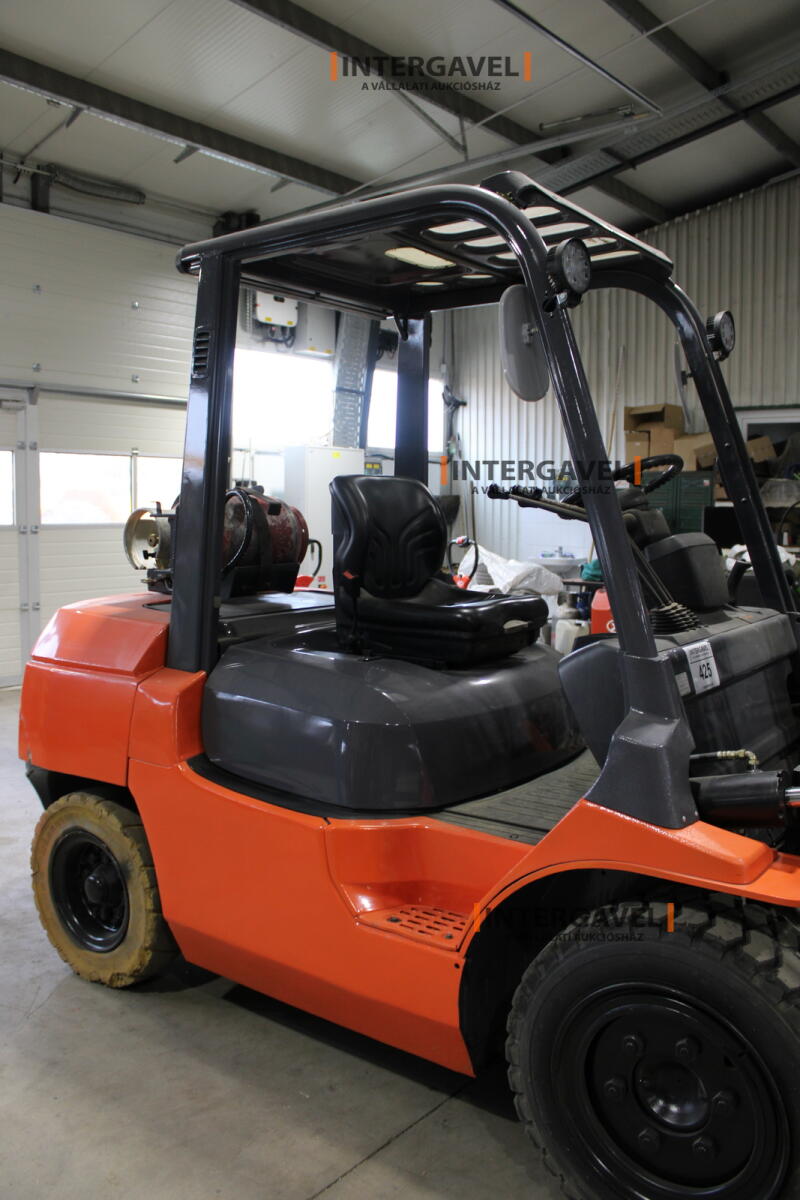 Homlokvillás targonca (gázos) 7