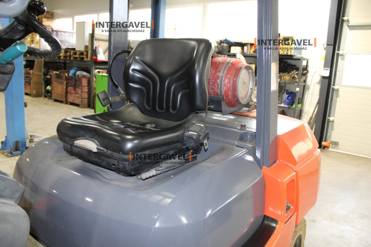 Homlokvillás targonca (gázos) 9