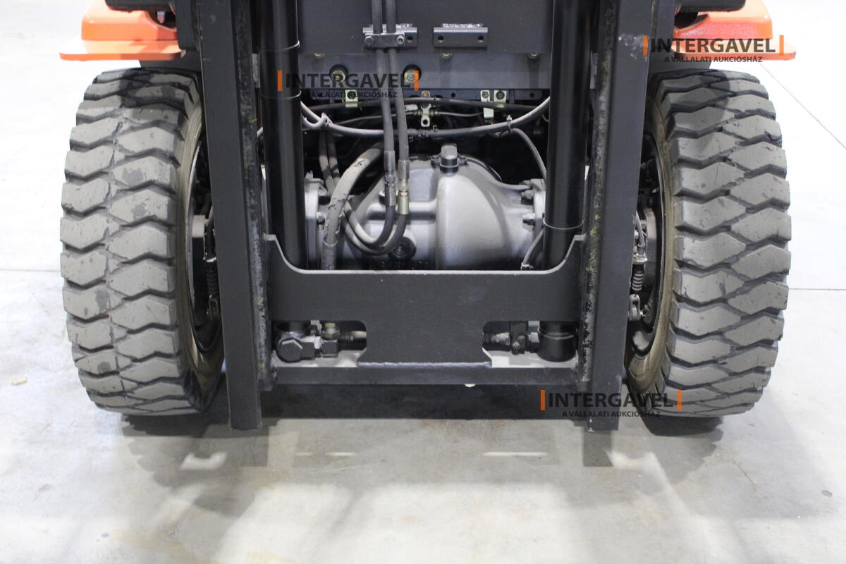 Homlokvillás targonca (gázos) 16