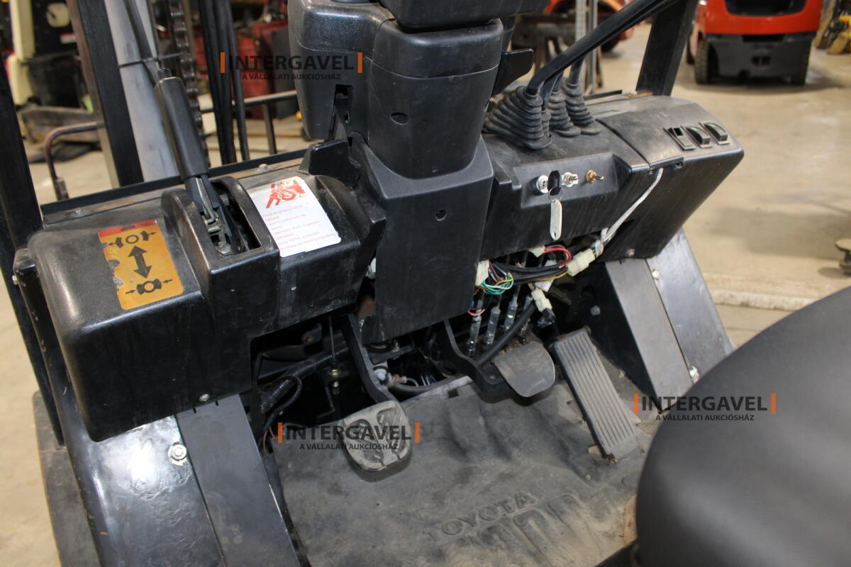 Homlokvillás targonca (gázos) 14