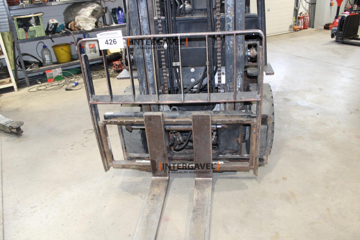 Homlokvillás targonca (gázos) 16