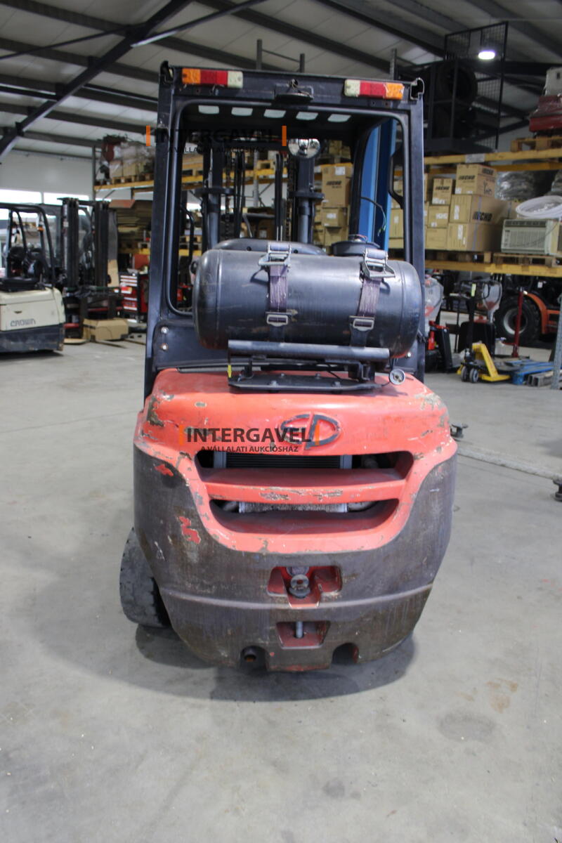 Homlokvillás targonca (gázos) 17