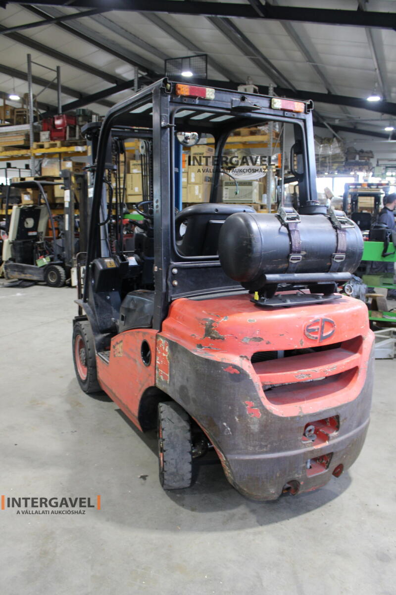 Homlokvillás targonca (gázos) 18