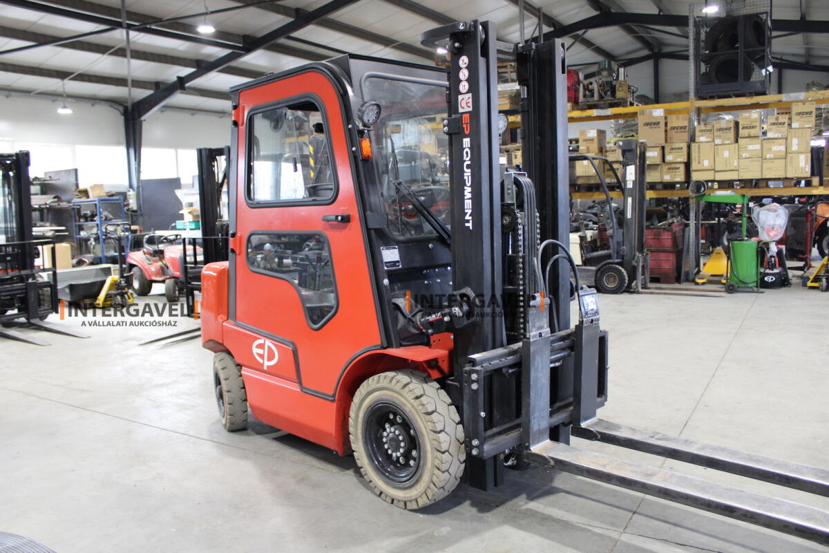 Homlokvillás targonca (elektromos) 4