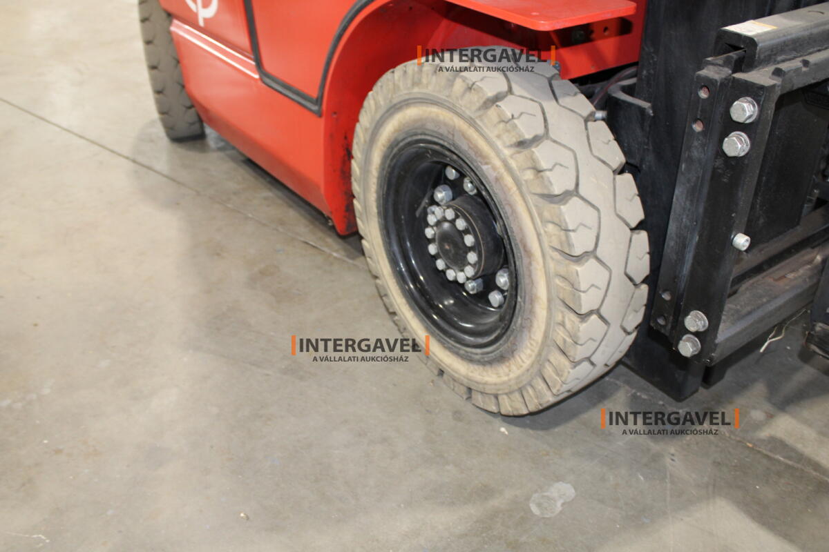 Homlokvillás targonca (elektromos) 8