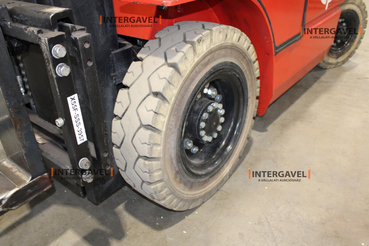 Homlokvillás targonca (elektromos) 9