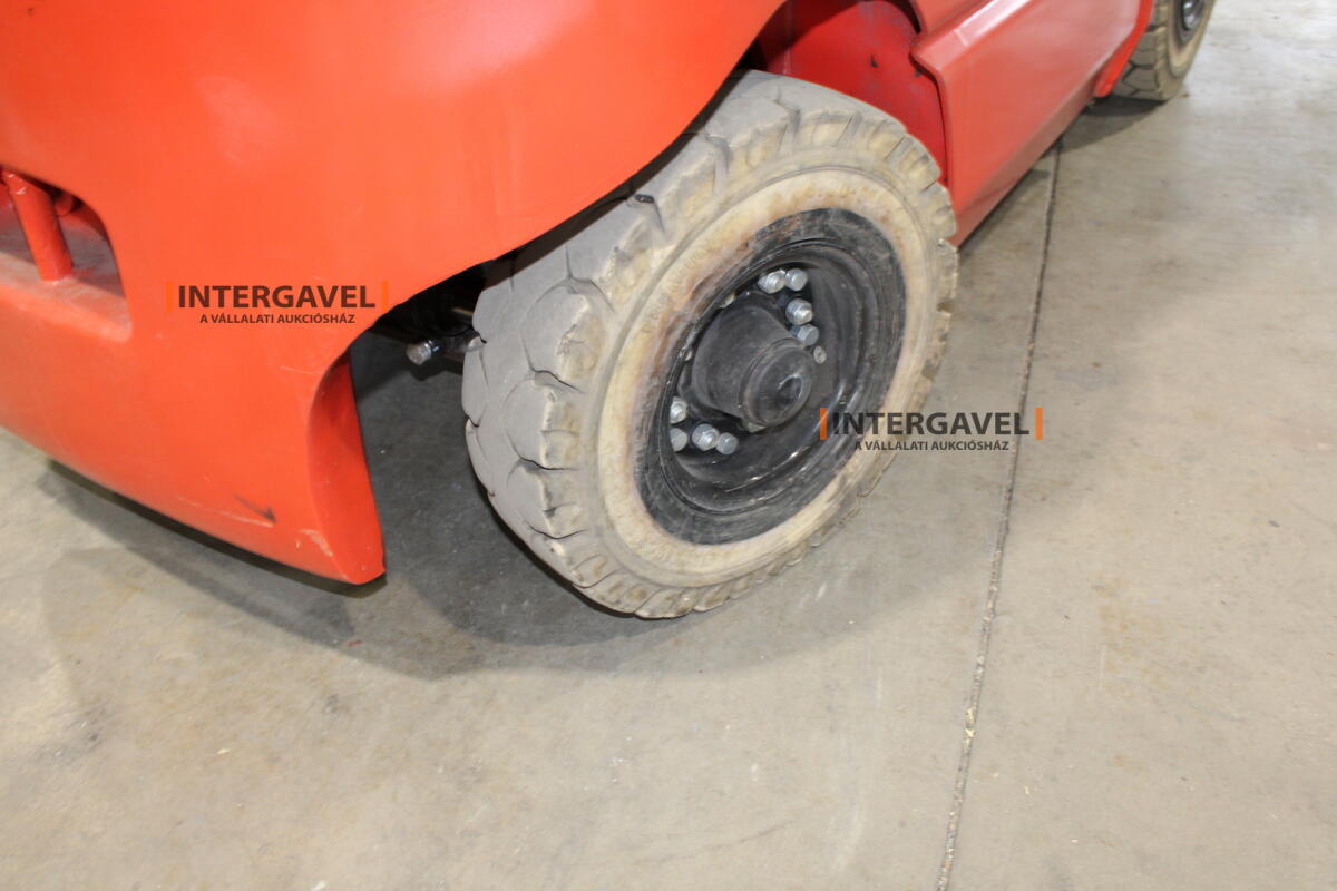 Homlokvillás targonca (elektromos) 11